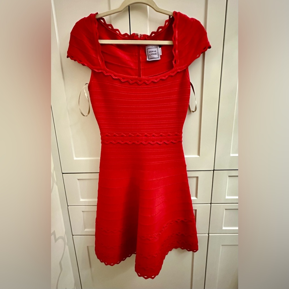 Herve Leger Red Scalloped Phoebe Dress, cap sleeve; S; like new